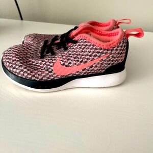 Nike - cute knit runners - Toddler 7C